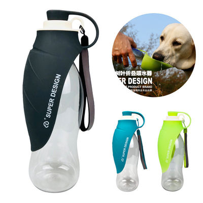 Los perros caseros portátiles de la botella de agua al aire libre del perro viajan envase del alimentador del dispensador del agua con la taza de consumición plegable del silicón
