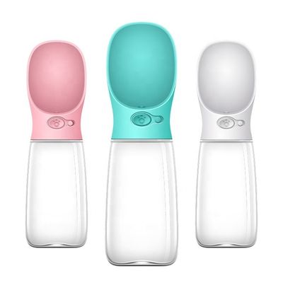La botella de agua plegable 550ml del perro de la PC del ABS acaricia el dispensador del agua para la consumición del animal doméstico
