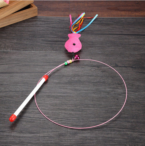 Pluma divertida interactiva Bell del alambre de acero de Cat Teaser Stick Pack With de los pescados