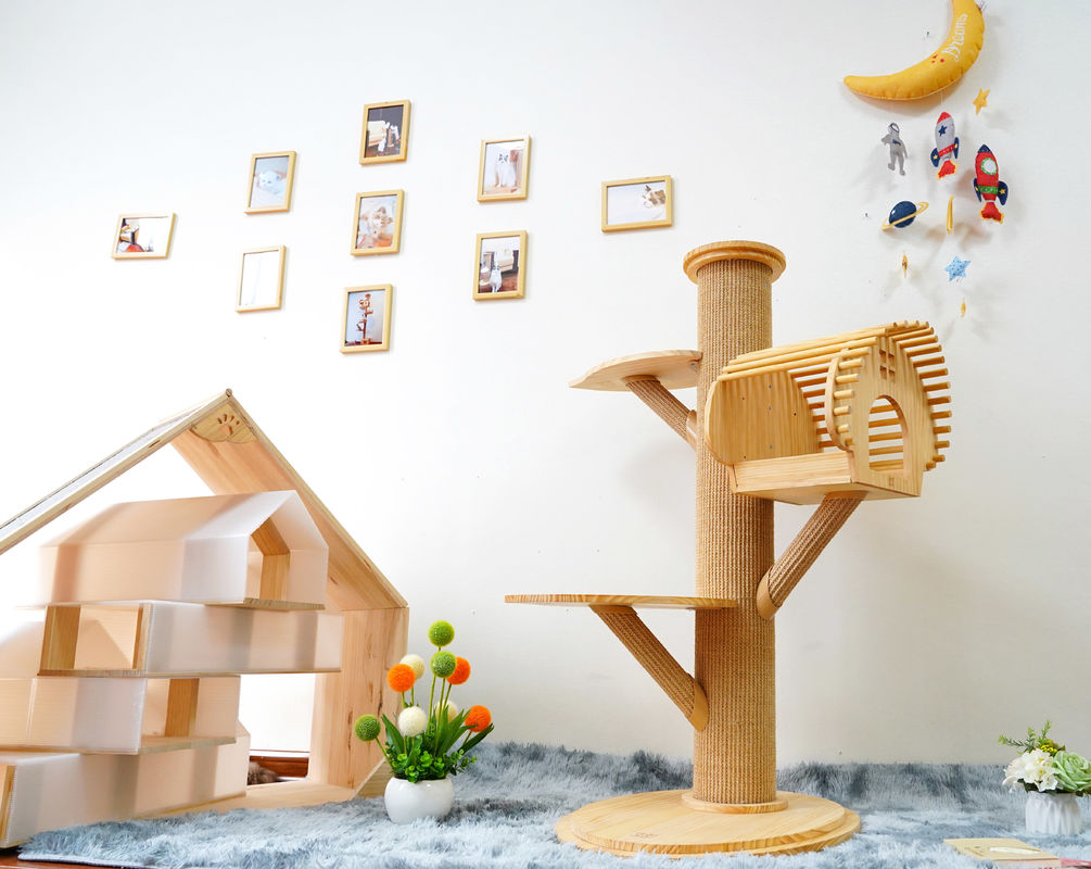 torre de madera sólida grande del 123cm Cat Climbing Tree Cat Activity con el rasguño de los postes