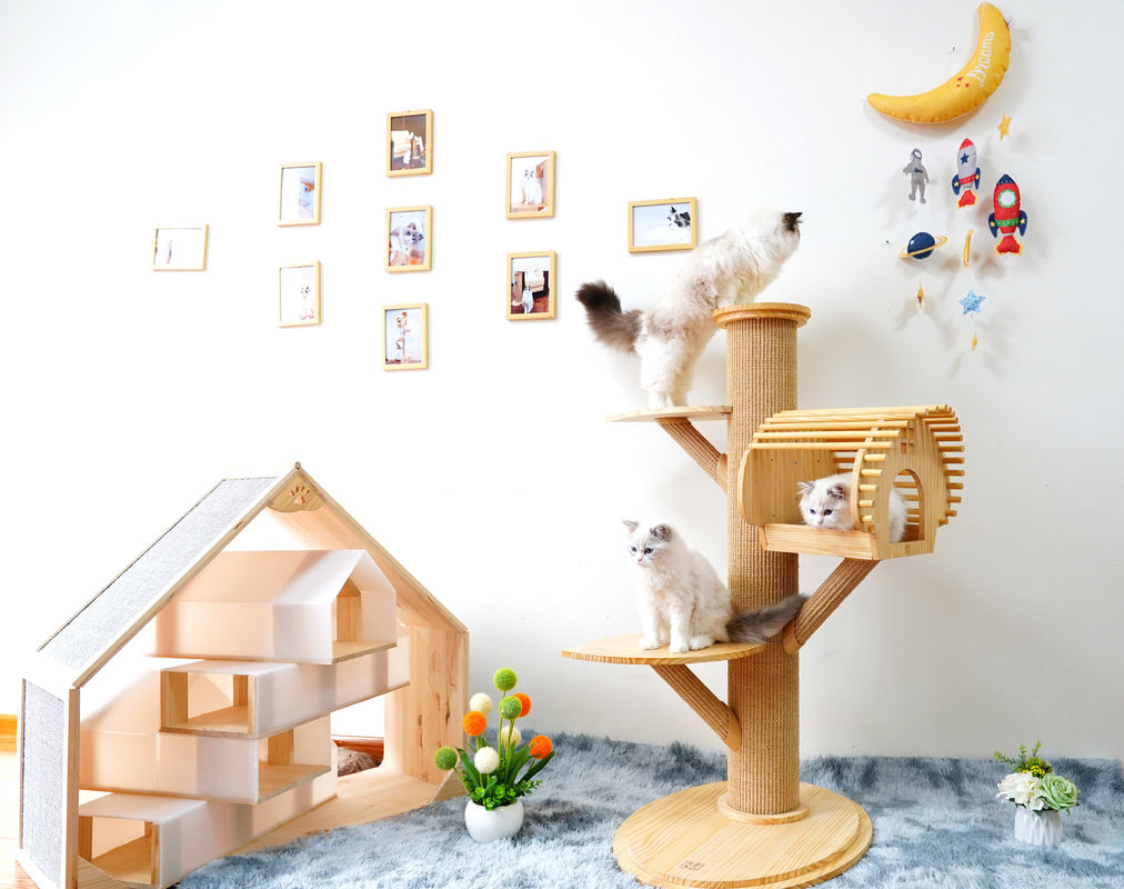 torre de madera sólida grande del 123cm Cat Climbing Tree Cat Activity con el rasguño de los postes