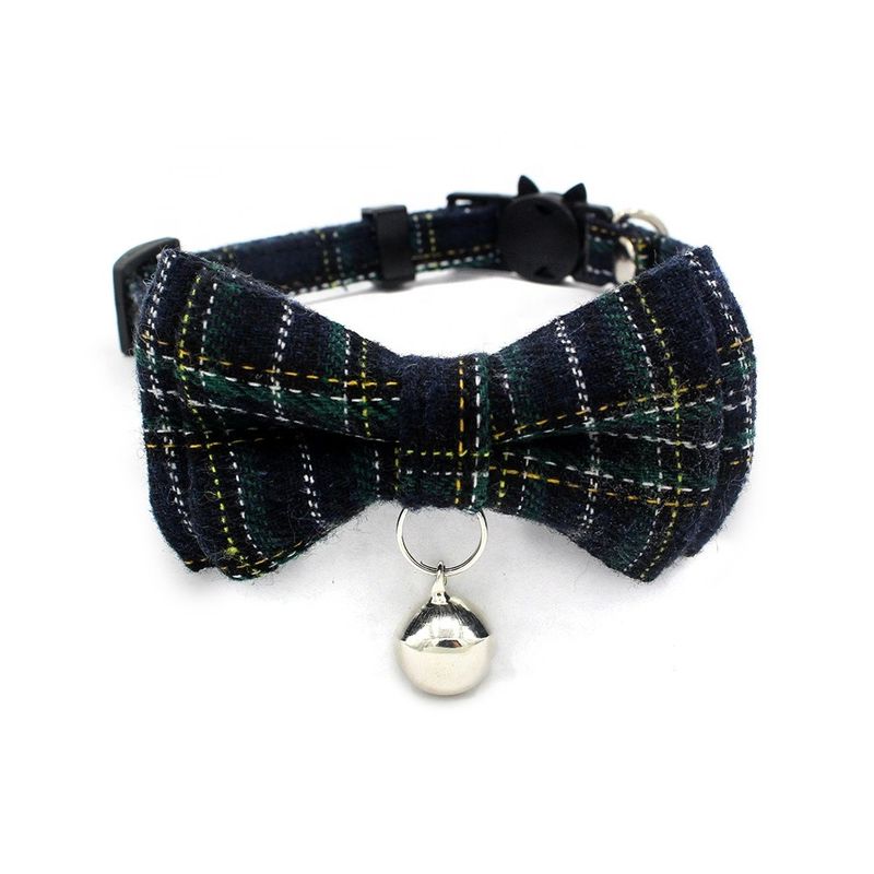 La anchura escocesa del algodón de Bowtie Cat Collar Safety Buckle With Bell del tartán ajusta el 13-22cm