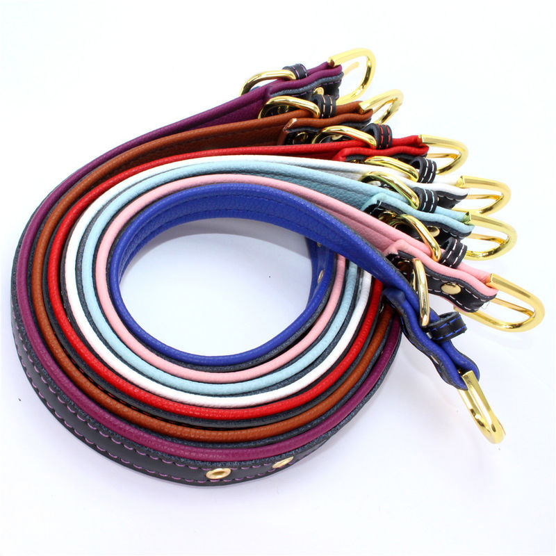 Cuello de perro casero colorido suave sólido de cuero de la PU para el cuello seguro ajustable de la pequeña correa para el cuello medianamente grande de los perros