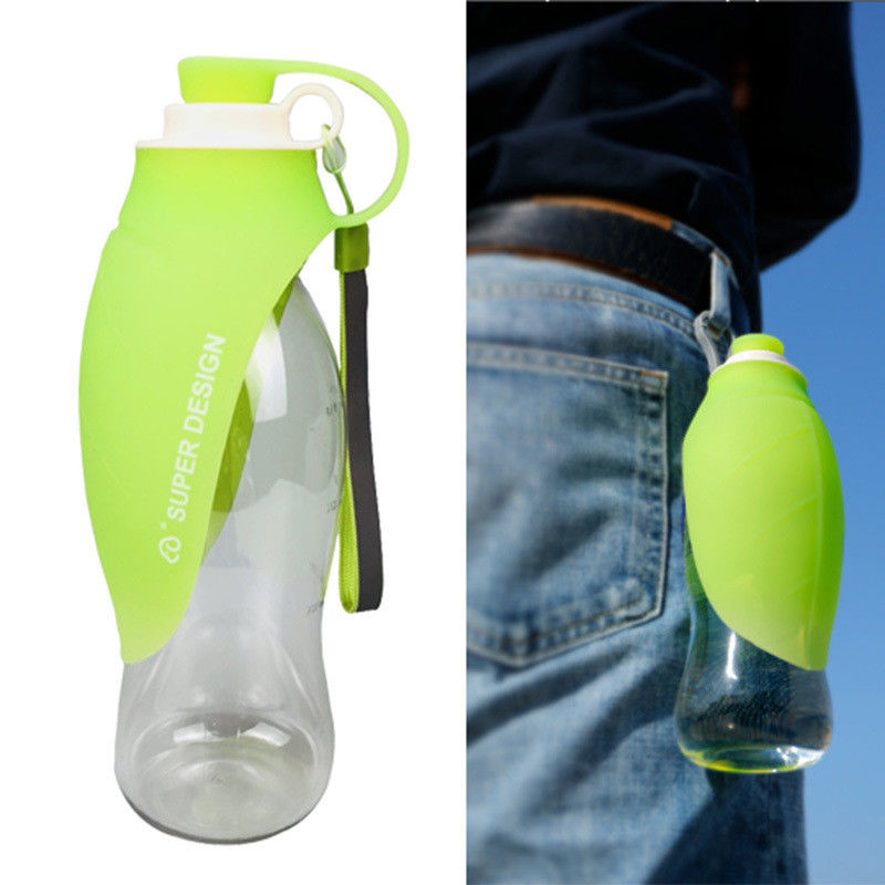 Los perros caseros portátiles de la botella de agua al aire libre del perro viajan envase del alimentador del dispensador del agua con la taza de consumición plegable del silicón