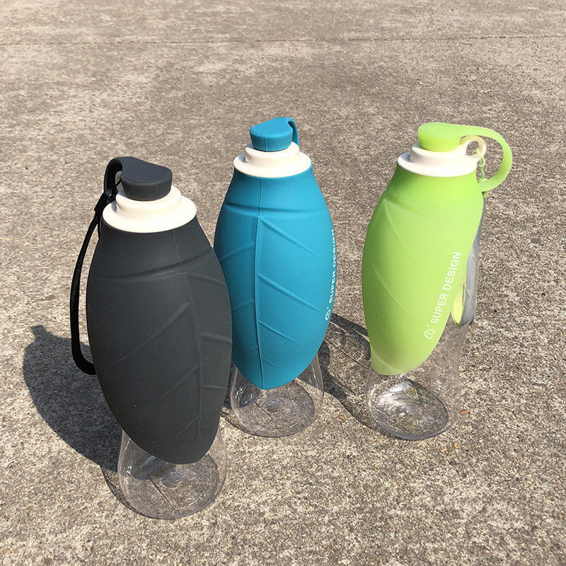 Los perros caseros portátiles de la botella de agua al aire libre del perro viajan envase del alimentador del dispensador del agua con la taza de consumición plegable del silicón