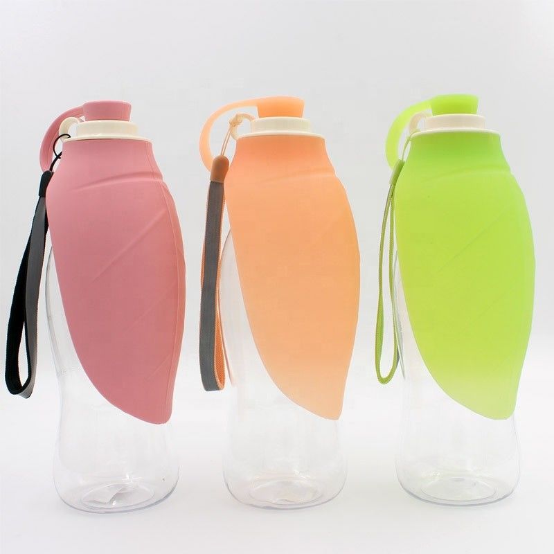 Botella de agua plegable de BSCI 20oz para los perros con tirones del cuenco del silicón