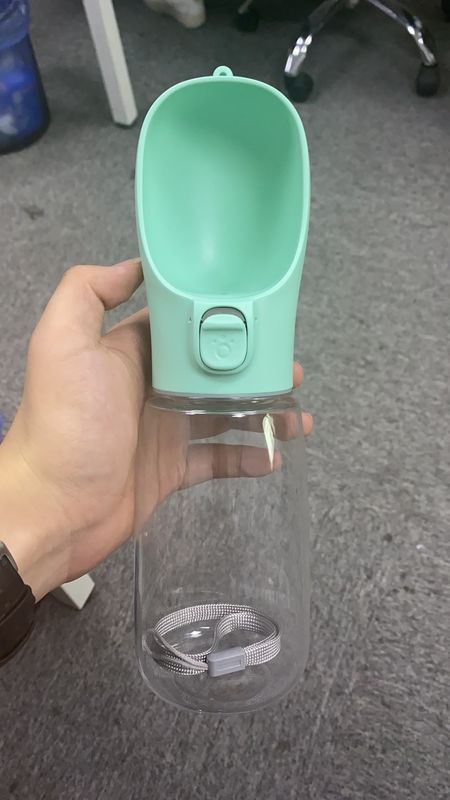 Botella de agua del perro del plegamiento de 12 onzas con el dispensador para viajar que camina que camina al aire libre del animal doméstico