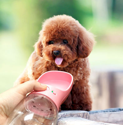 Botella de agua plegable portátil del perro de la taza de la bebida 12-20OZ para caminar